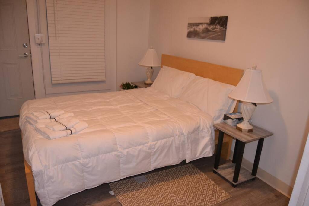Bright And Cozy Lighthouse Cottage In Greenville Sc ภายนอก รูปภาพ