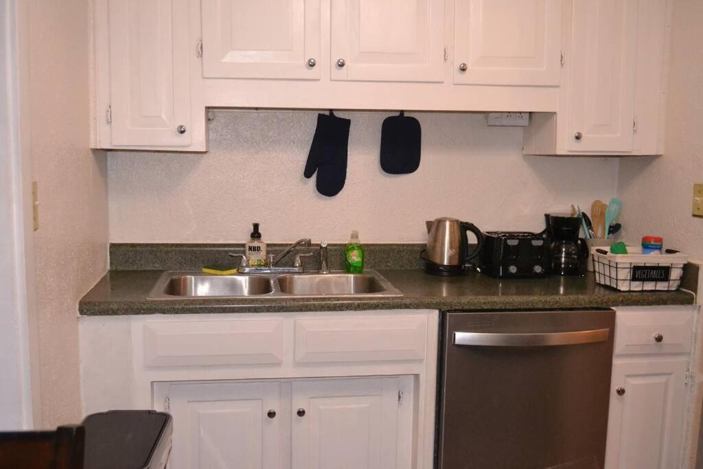 Bright And Cozy Lighthouse Cottage In Greenville Sc ภายนอก รูปภาพ